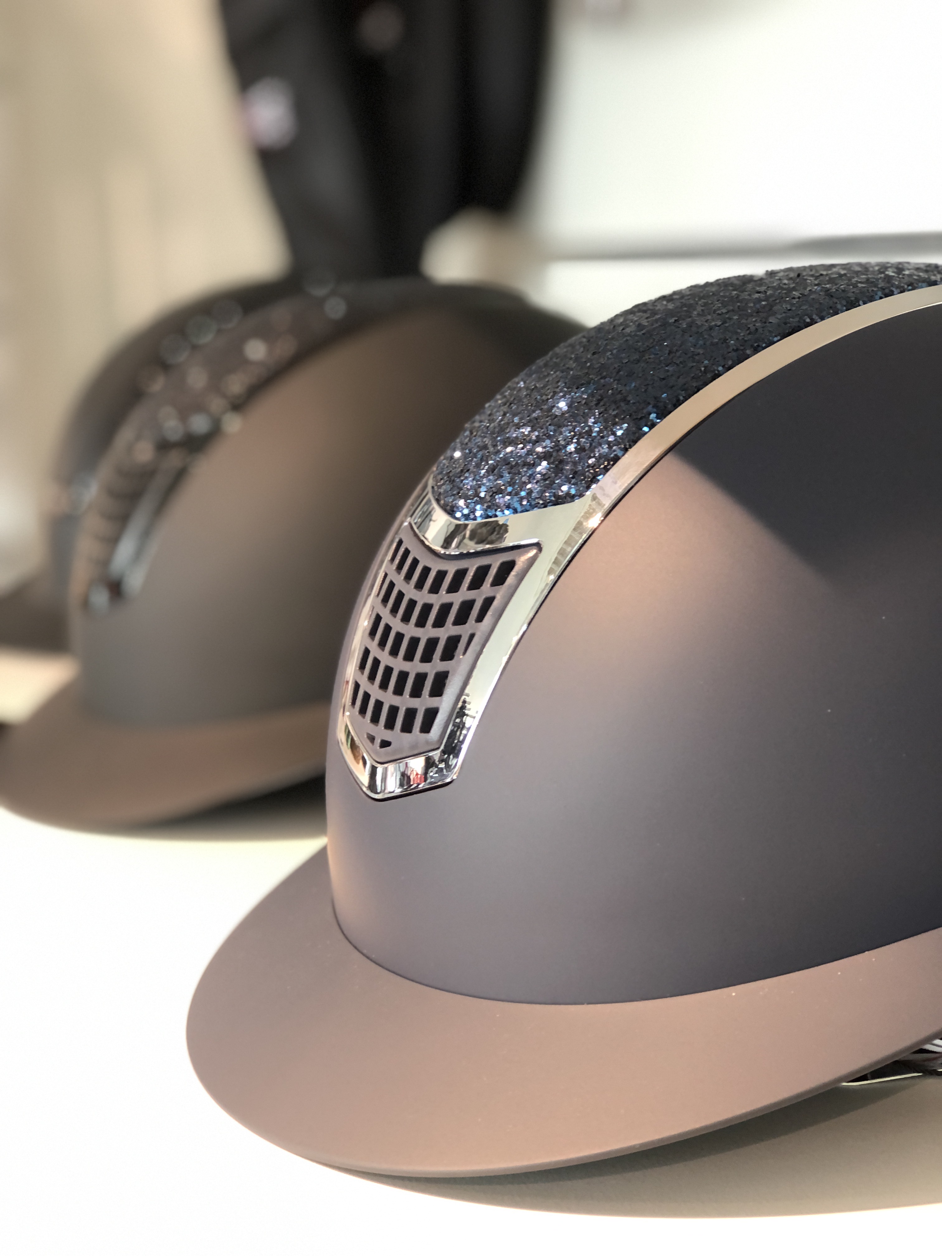 Ridehjelme og tilbehør