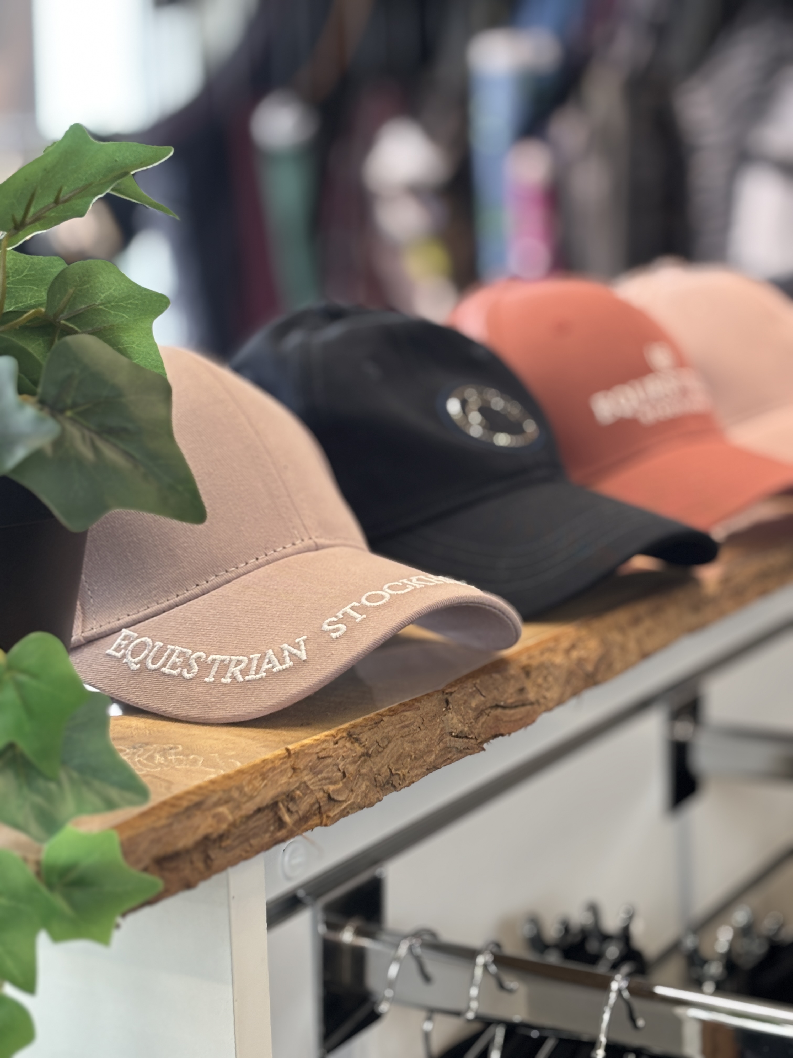 KASKETTER, BÆLTER OG TASKER