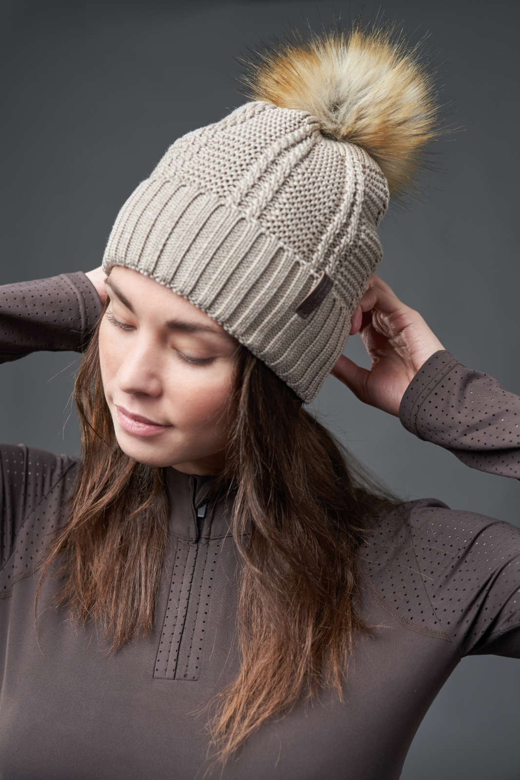 HUER, PANDEBÅND OG HALSEDISSER