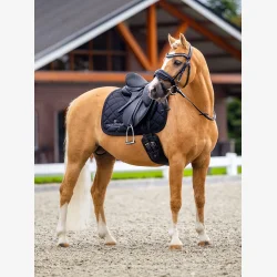 Equestrian Stockholm Dressur Sadelunderlag Line - Sort - FULL