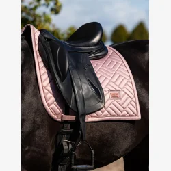 Equestrian Stockholm Dressur Sadelunderlag - Modern Midsummer Blush - FULL