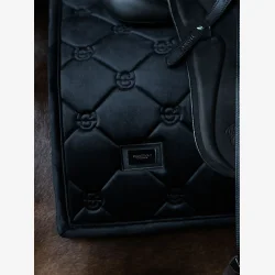 Equestrian Stockholm Dressur Sadelunderlag - Velvet - Sort