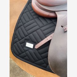 Equestrian Stockholm Spring Sadelunderlag Modern Mesh - Sort - FULL