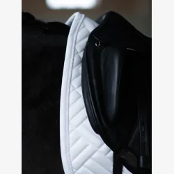 Equestrian Stockholm Dressur Sadelunderlag - Modern White Perfection Silver
